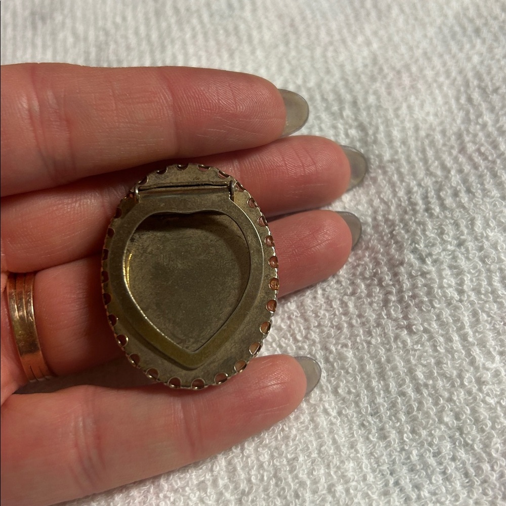 Vintage Cameo Scarf Clip in‎ Tan and Brown - Picture 3 of 4